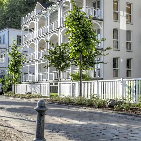In Der Strandperle Остзебад Бинц